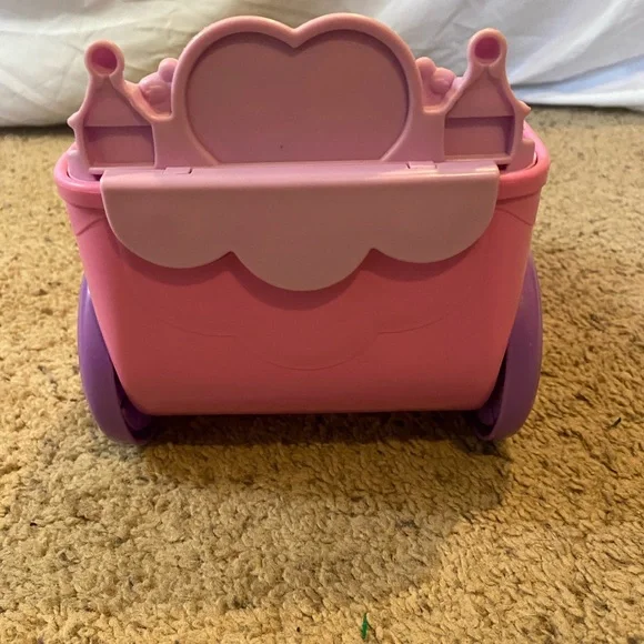 Fisher Price Little People Royal Wedding Carriage - Picture 2 of 13